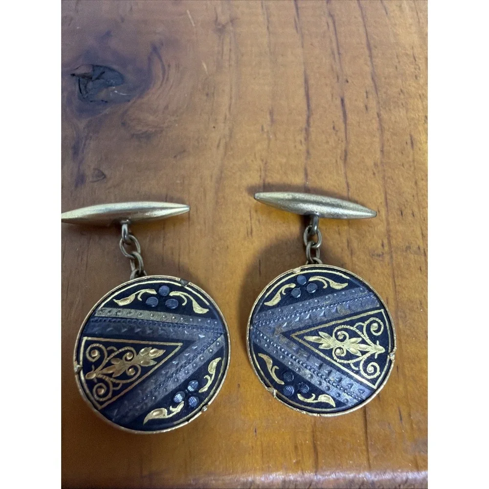 Vintage‎ Gold Tone Black Enamel Cufflinks Chain Link Round Ornate Design